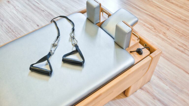 Cómo el Pilates Puede Ayudar en la Rehabilitación de Lesiones